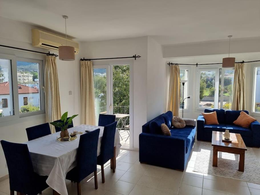 Gems'S Apartment - Luxury 3 Bedroom Penthouse With Pool Karavas  外观 照片