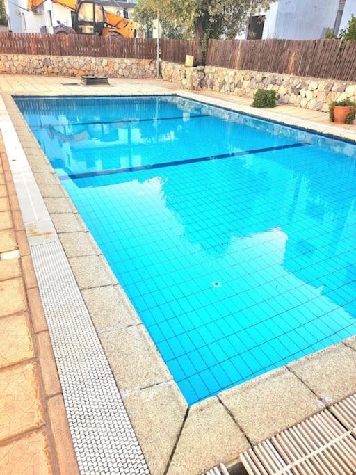 Gems'S Apartment - Luxury 3 Bedroom Penthouse With Pool Karavas  外观 照片
